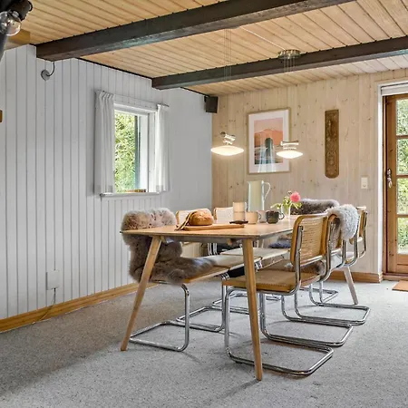 2 Bedroom Pet Friendly In * Glesborg