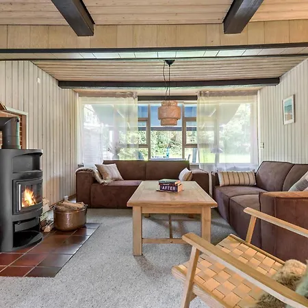 2 Bedroom Pet Friendly In *