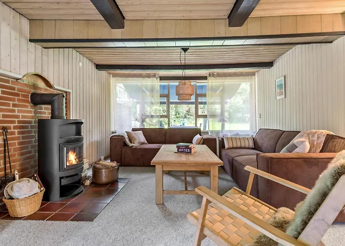 2 Bedroom Pet Friendly In *